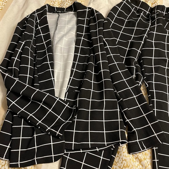 SHEIN 2 Piece Grid Pattern Suit Set - Picture 2 of 7